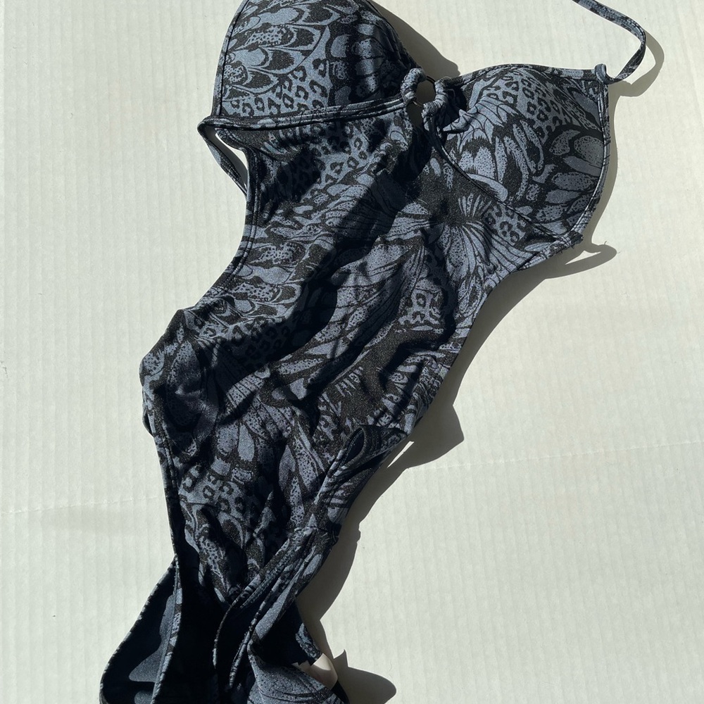 Elegant Black Patterned One-Piece Swimsuit